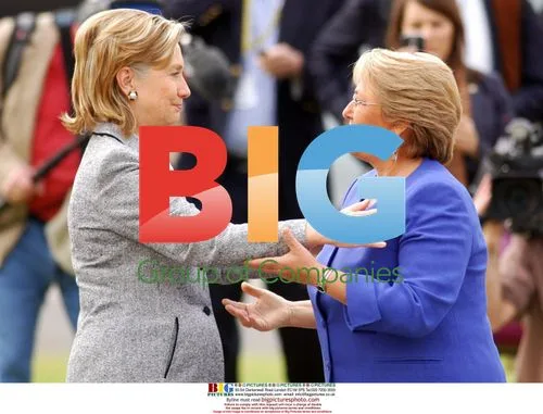 Clinton Greets Chilean President Bachelet