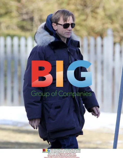 Daniel Craig on 'Dream House' set