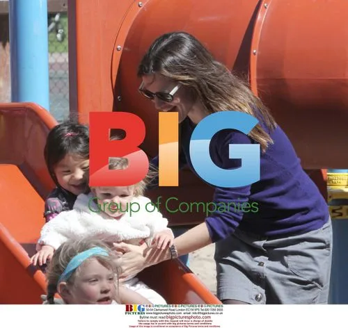 Jennifer Garner with daughters at the park