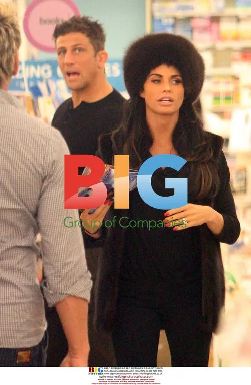 Katie Price and Alex Reid go for Thai food