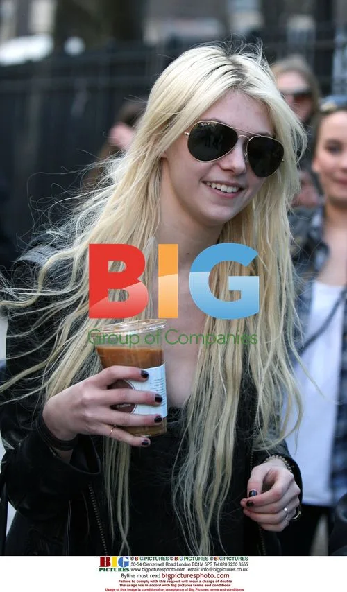 Taylor Momsen on 'Gossip Girl' set