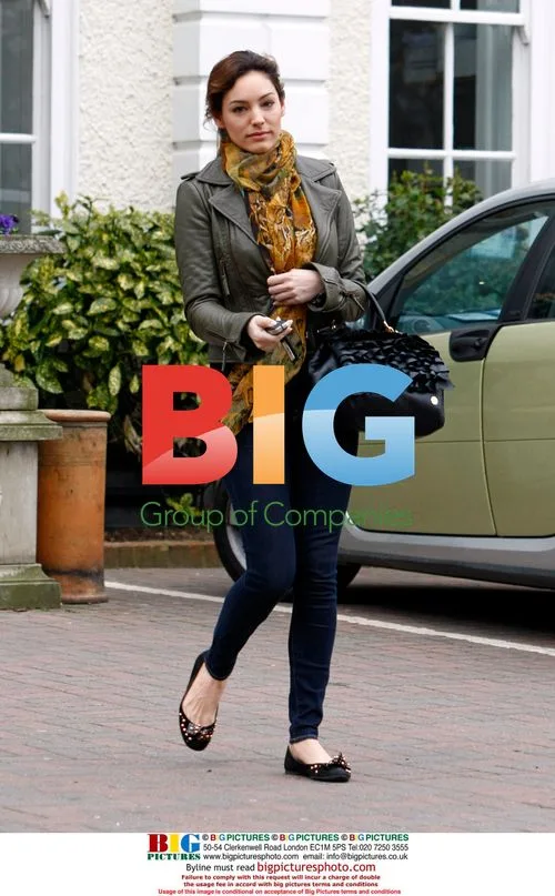 Kelly Brook Casual Street Style