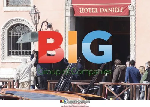 Johnny Depp Shielded by Bodyguards on Film Set