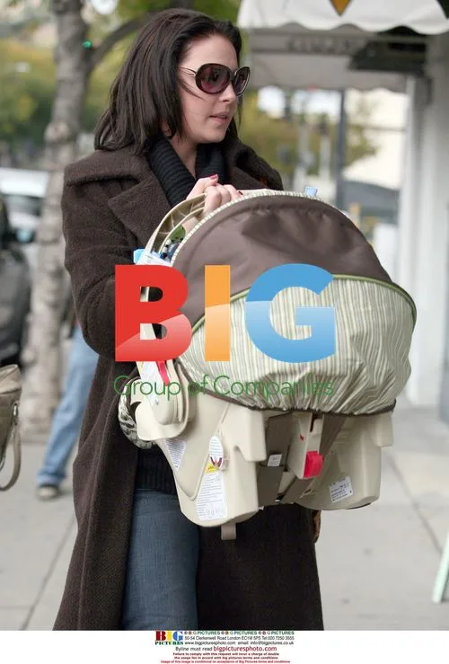 Kathrine Heigl and Daughter Naliegh in Los Angeles