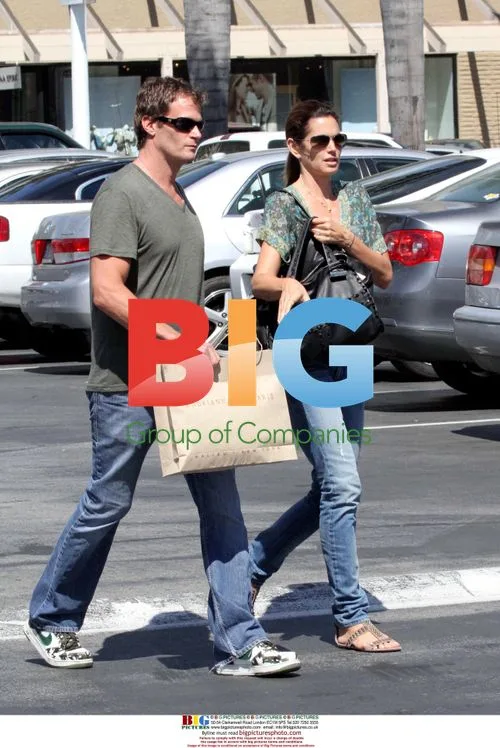 Cindy Crawford and husband shopping