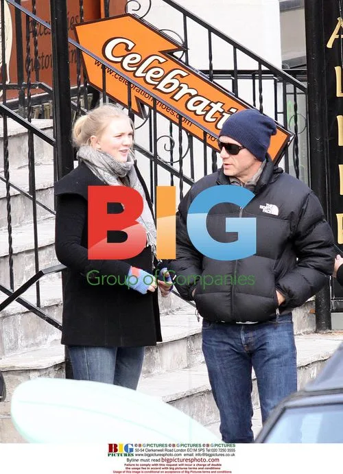 Daniel Craig Relaxes in Toronto