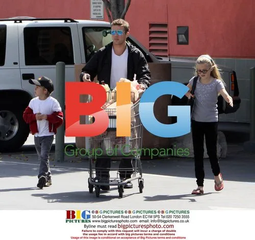 Rhyan Phillippe & Kids Grocery Shopping