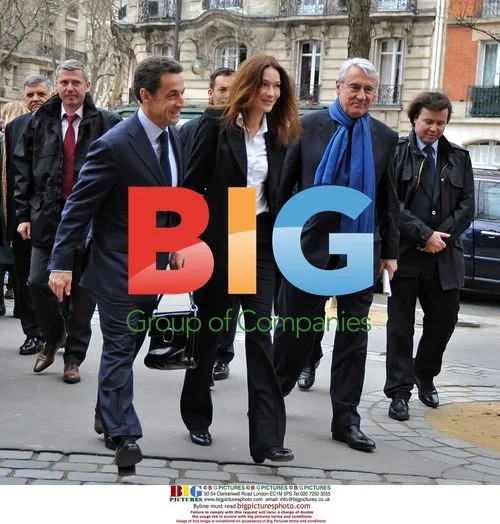 Sarkozy and Bruni vote hand-in-hand