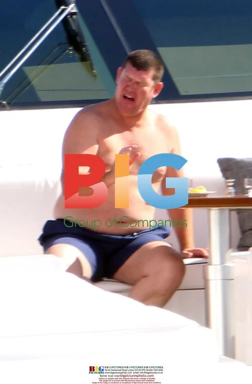James Packer Enjoys Drinks on Sydney Harbor