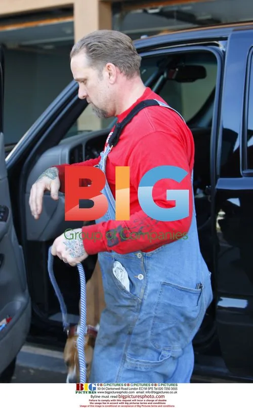 Jesse James returns home with pitbull