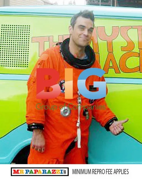 Robbie Williams in Astronaut Suit at Universal Studios