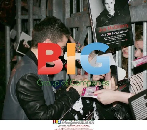 Joe McElderry Receives Platinum Disc Award