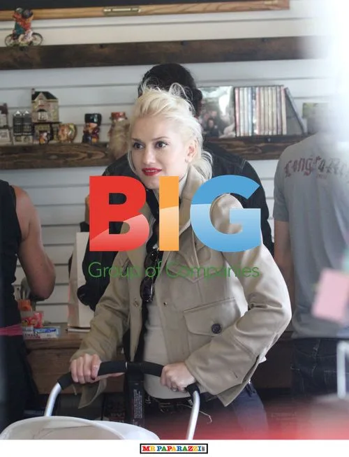 Gwen Stefani and family shopping