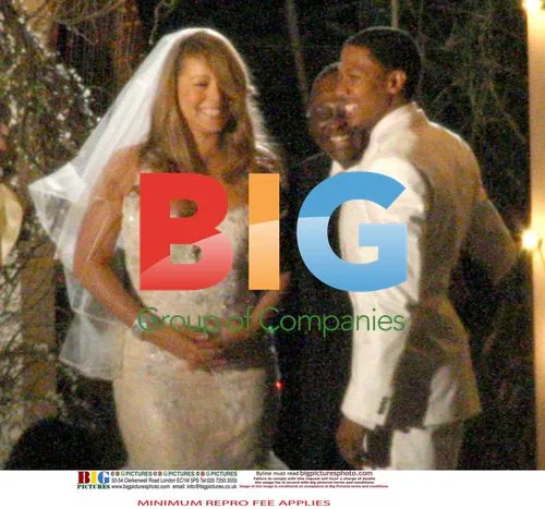 Mariah Carey Renews Vows