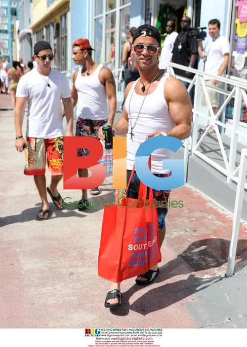 Jersey Shore Cast Goes Shopping