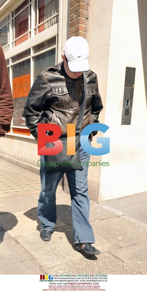 Matt Lucas and David Walliams Stroll in London