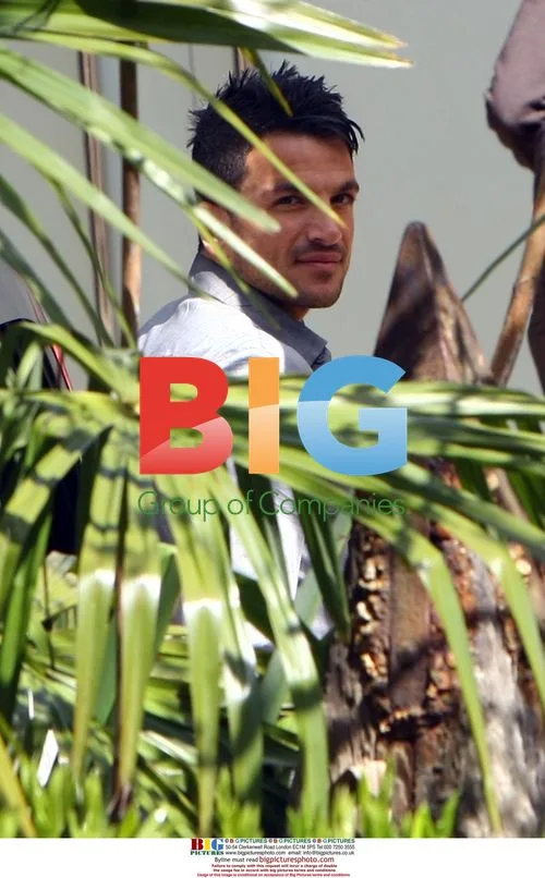 Peter Andre Provides Tea and Biscuits
