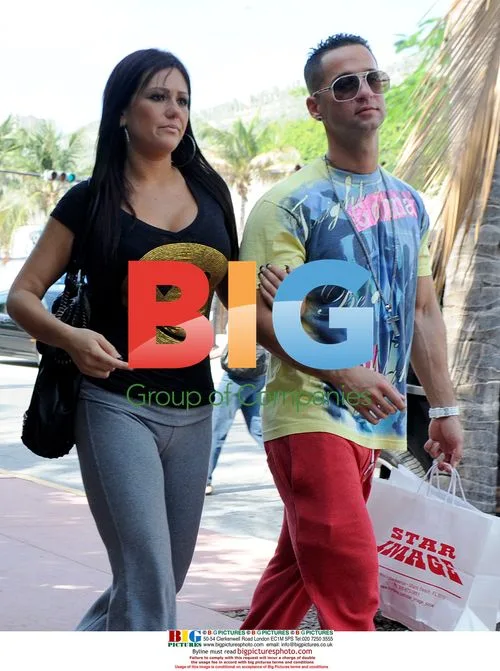 Jersey Shore Cast Walks in South Beach