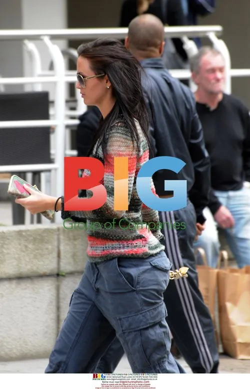 Jennifer Metcalfe picks up dress