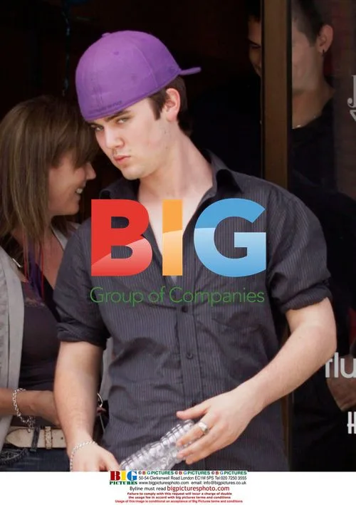 Twilight Stars Cameron Bright and Jodelle Ferland Shopping