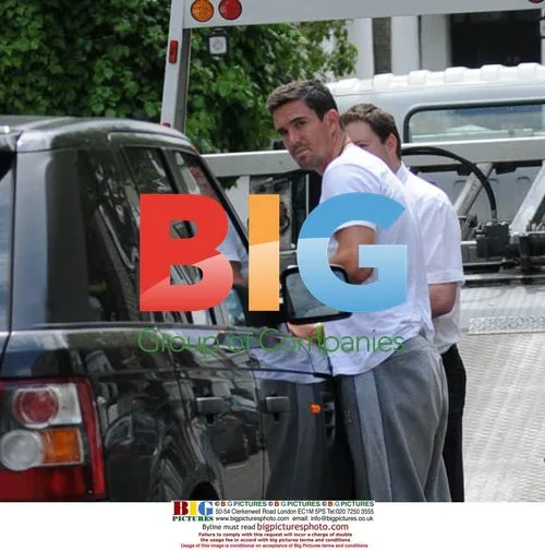 Kevin Pietersen changes cars, Jessica Taylor gets flowers
