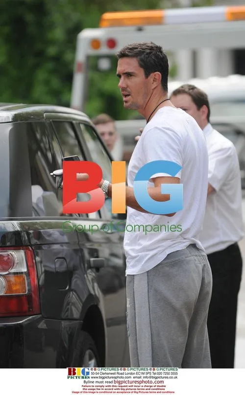 Kevin Pietersen Changes Vehicles