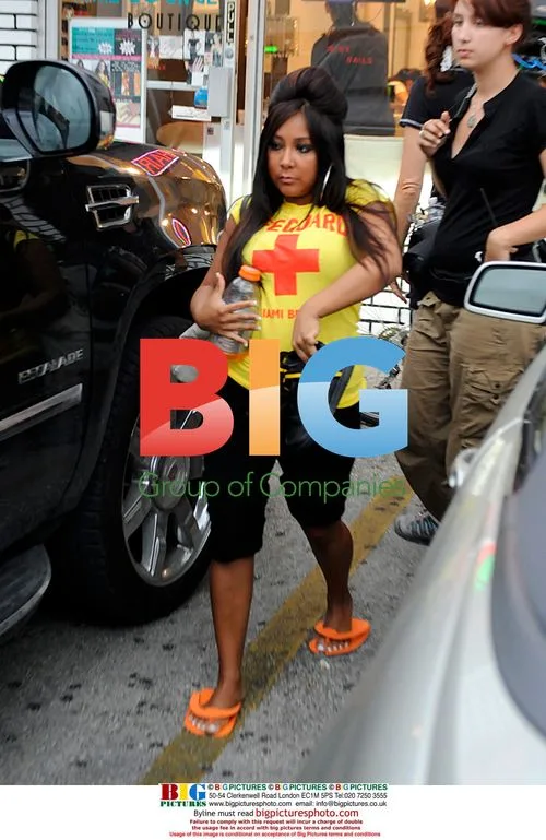 Snooki Reading People Magazine in Nail Salon