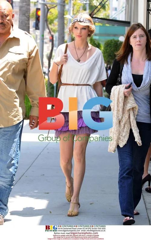 Taylor Swift Shopping in Beverly Hills