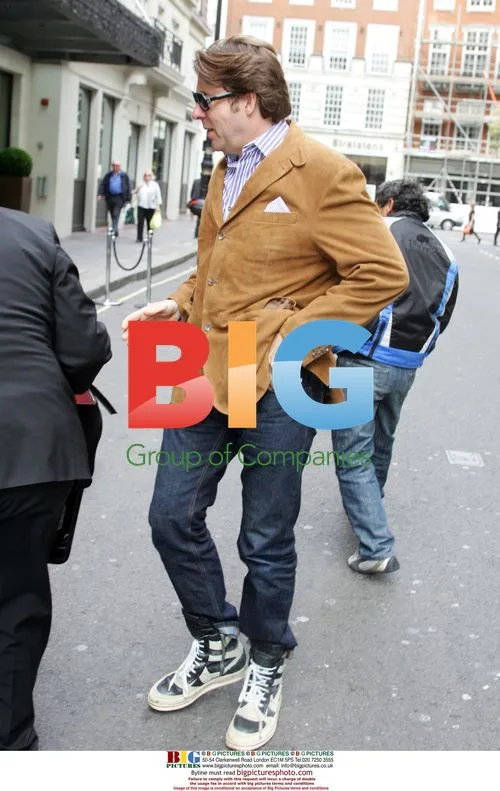 Jonathan Ross Drives Car in London