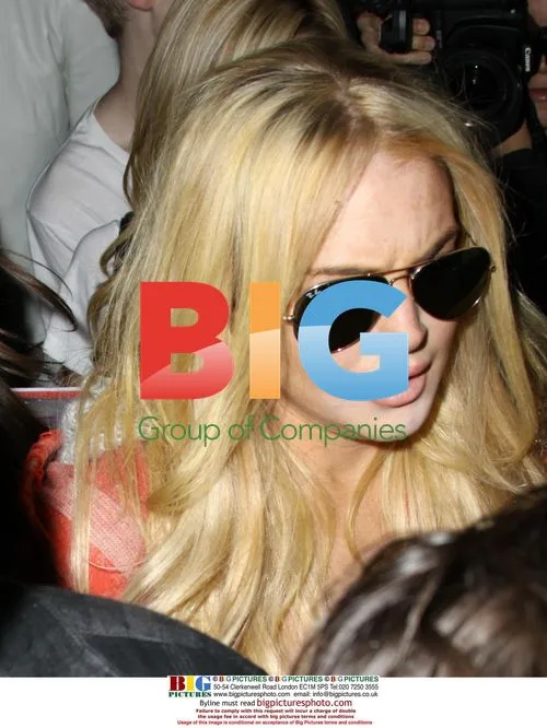 Lindsay Lohan Goes Blonde