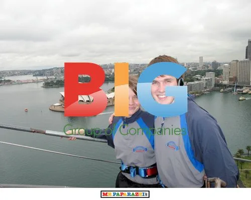 Jessica Watson and Boyfriend Climb Sydney Bridge