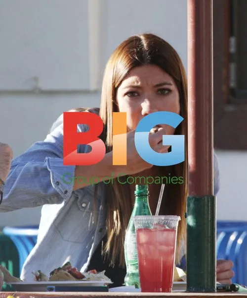 Jennifer Carpenter Eating Tacos