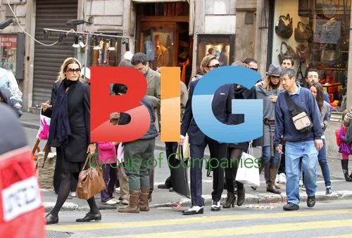 Simon Le Bon and Family Shopping in Rome