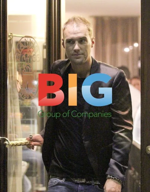 Calum Best leaves restaurant in Milan