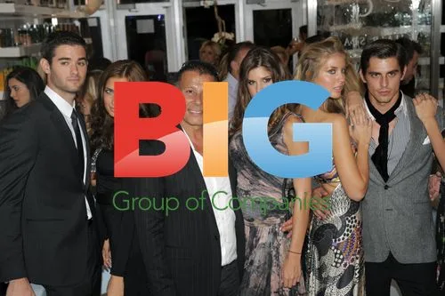TV personalities host benefit for children's hospital