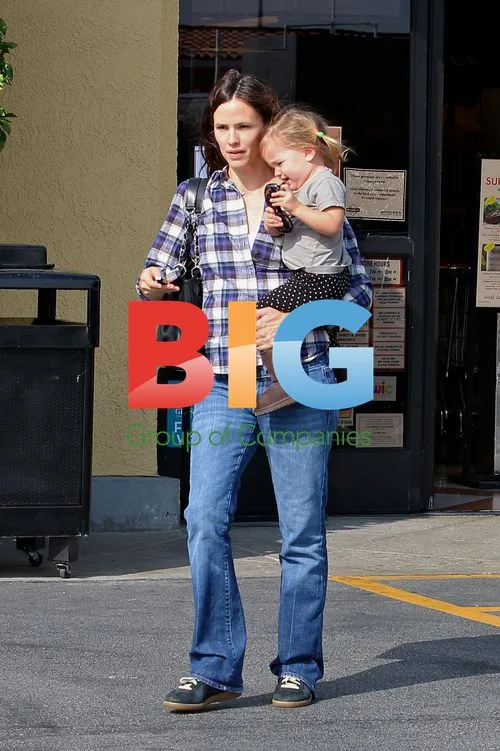 Jennifer Garner and Daughter Seraphina Shopping