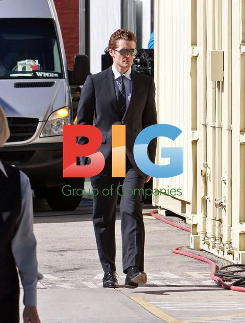 Mathew Morrison on Glee set