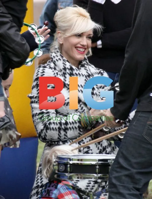 Gwen Stefani in Drum Circle with Kids