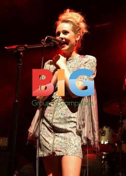 Diana Vickers Performing