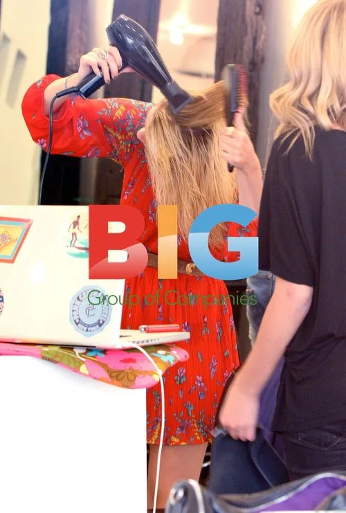 Mischa Barton Gets Blow Dry at Warren Tricomi Salon