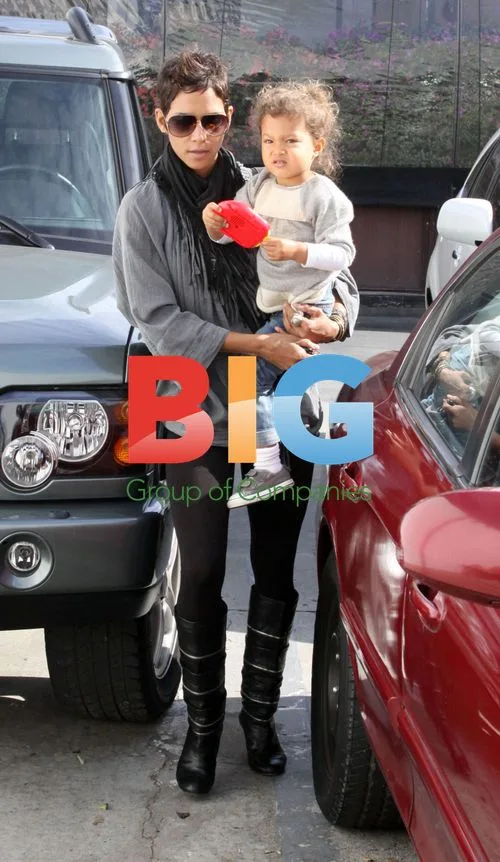 Halle Berry and Nahla Shopping