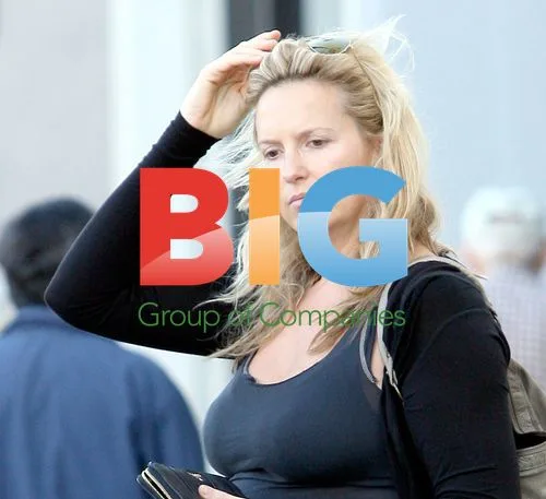 Pregnant Penny Lancaster Shopping