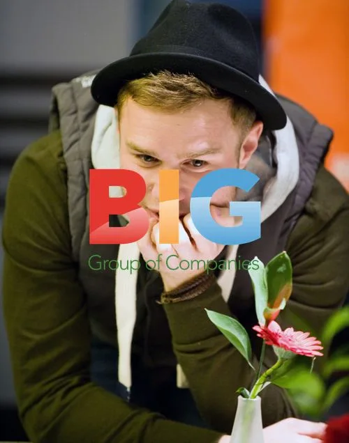 Olly Murs Switches Paisley Christmas Lights