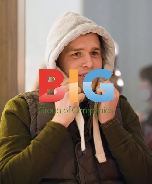 Olly Murs Switches Paisley Christmas Lights