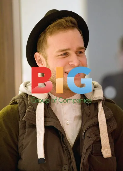 Olly Murs Switches Paisley Christmas Lights
