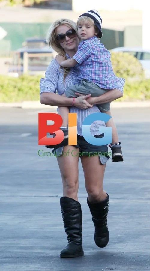 Britney Spears Takes Jayden James to Toys R Us