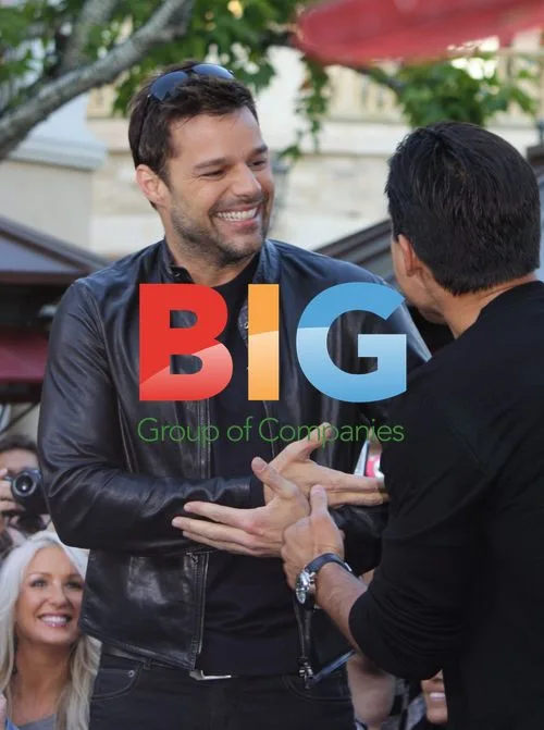 Ricky Martin and Mario Lopez on "Extra"