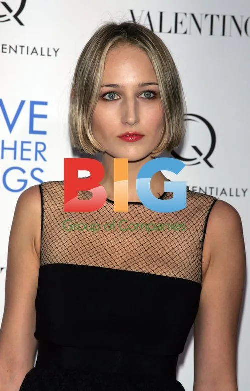 LeeLee Sobieski at "Love & Other Drugs" Premiere
