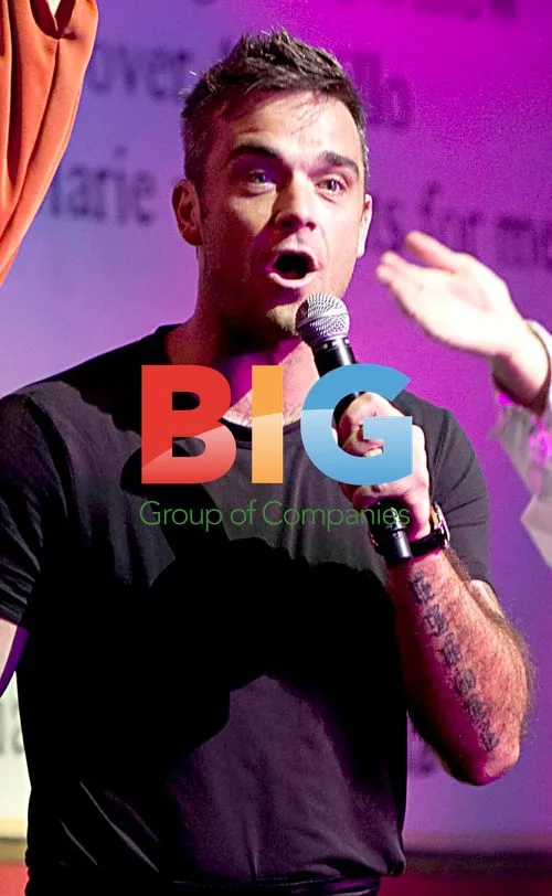 Robbie Williams Performs 'Angels' with Paddy McGuiness