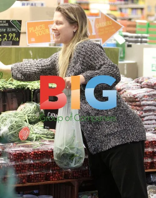 Ali Larter Shopping Pregnant